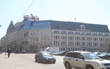 Новият собственик на гранд хотел "България" прави повторен опит за надстрояване и застрояване на комплекса.