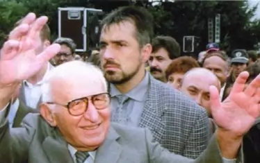 "Плодът на клона зрее продължително и бавно, но за народите това не важи. За свободата си народите узряват понякога и със скоростта на светлината."