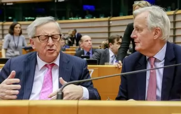 Председателят на ЕК Жан-Клод Юнкер и главният преговарящ на ЕС за Брекзит Мишел Барние не отстъпват от позиициите си в преговорите с Лондон.