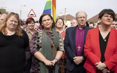  Всички политически партии, неправителствени организации, църквите и хиляди обикновени хора осъдиха убийството и се противопоставиха на маргиналните екстремисти. 