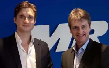  33-годишният Никола Барние (вляво) заедно с Оливие Шастел от управляващото в Белгия "Реформаторско движение". Синът на главния преговарящ на ЕС за Брекзит Мишел Барние е в листата на партията за ЕП.