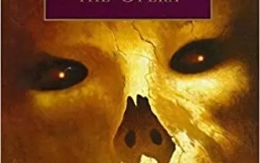  Мюзикълът е по романа на Гастон Льору, вдъхновен от “Трилби” на Жорж дю Морие.
​​​​​​​
