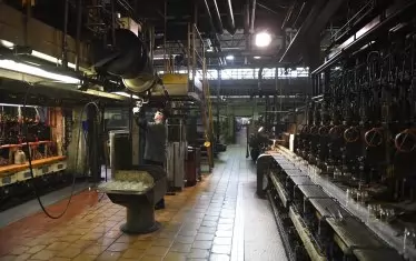  Заводът за производство на стъклена продукция "Ярослав" в едноименния град е най-големият подобен в света. 