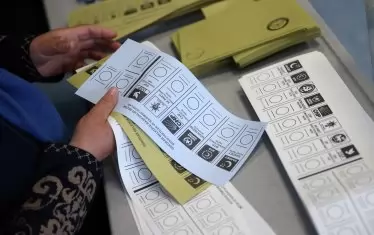 Опозицията сериозно мобилизира свои членове и привърженици, които следяха за измами при преброяването на изборните резултати. 