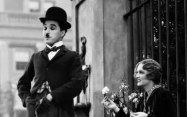 Смята се, че "Светлините на града" е най-добрият филм на Чарли Чаплин. 