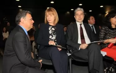 Кметът на столицата Йорданка Фандъкова и министърът на екологията Нено Димов (вдясно) - еднакви приоритети за борба с мръсния въздух, спорен резултат.