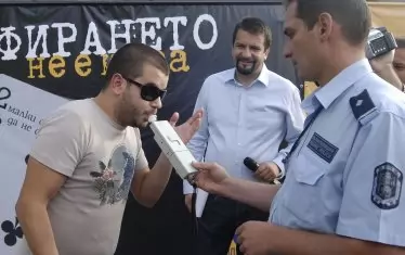  Статистиките показват, че много по-голям проблем на пътя от възрастта е употребата на алкохол и дрога.