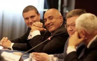 Всички вкупом се оказаха в обяснителен режим за разкрития около имоти.