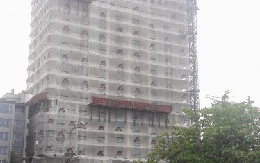 Небостъргачът "Златен век" е на една ръка от пълно узаконяване