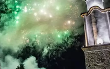 Имаше и заря, предимно в зелено (цветовете на "Балкан").