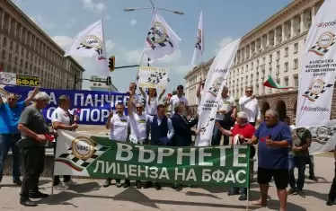  Пилоти написаха жалба до премиера и протестираха пред Министерския съвет