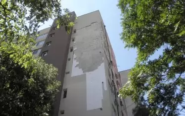  Но никой не посети откъсналата се облицовка на прясно саниран блок в Студентския град.