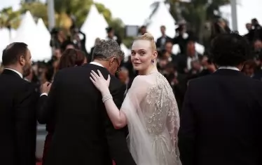  Актрисата Ели Фанинг, член на журито,бе особено ефектна в кулоарите.