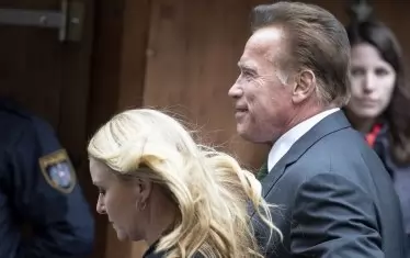 Арнолд Шварценегер и приятелката му Хедър Милиган демонстрираха добро настроение въпреки тъжния повод.