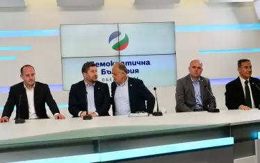 Защо Радан Кънев отива именно в групата на ЕНП? Това е малко тъпо за Тафров, който избута много по-сърцата кампания и преди време каза, че в ЕНП няма да ходи, поне докато Орбан и Борисов са там. Помните ли? За Зелените да не говорим – те имат враждебно отношение към всичко, що е дясно или иска да мине за такова.