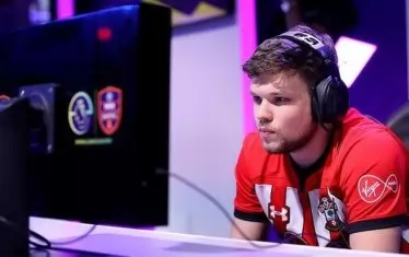 Представителят на "Саутхемптън" Оуен "Venny" Вен беше поставен под №5 в надпреварата на PlayStation и отпадна на 1/2-финалите.