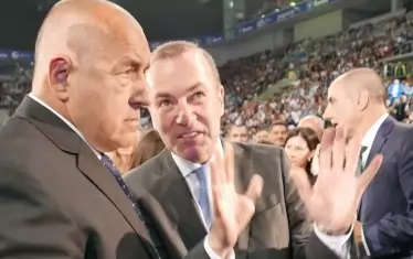 Само Бойко (като всеки управляващ) има оптимистична теория за българския път.