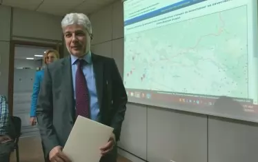 Каквото и да се случва, Нено Димов и подчинените му екоинспекции твърдят едно - въздухът в България е чист. 