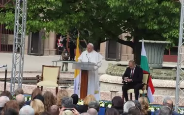 След срещата си с президента папата показа добро познаване на най-новата ни история.