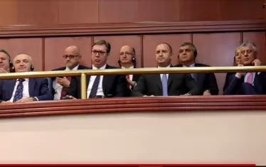  В официалната трибуна на предните места бяха (от ляво на дясно) Илир Мета, Александър Вучич, Румен Радев и Хашим Тачи.