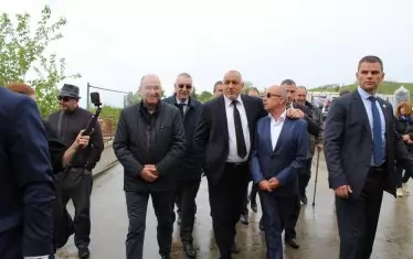  „Утре ще отпуснем 27 милиона лева. Сегашната болница е на павилиони, а пациентите се пренасят на ръце, което е недопустимо“, обеща Борисов на 7 май на среща с шефовете на болница „Св. Пантелеймон“ в Ямбол.