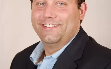 Ларс Клингбейл, генерален секретар на Социалдемократическата партия

"Всеки опит за ограничаване на свободата на словото със сигурност няма да бъде възможен с моята партия. Това е абсурдно. Никой няма да се разстрои, ако актьор или спортист направи изборна препоръка".