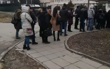  В 12 без 5 законова промяна отложи поредното редене на опашка пред ДАНС на 12 май. Предишното висене с часове за предаване на планове за обучение как се откриват мръсни пари бе през февруари.