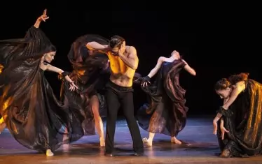  "Опера Diva“ изследва и ролята на мъжа в сложните междучовешки отношения.