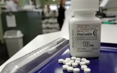  Фармацевтичната фирма Purdue Pharma произвежда масово генеричния препарат оксиконтин. 