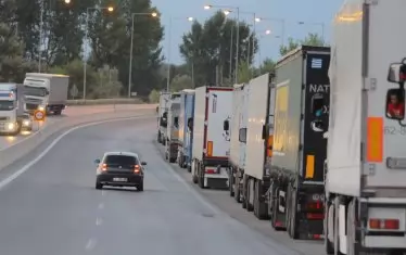 Засега е ясно само, че най-високи такси ще плащат най-тежките камиони и автотехниката, която е най-стара и е с нисък екологичен клас.  