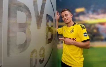  Въпреки силния фокус върху Еден Азар неговият брат Торган първи направи трансфер, като премина от "Борусия" (М) в "Борусия" (Д) за 40 млн. евро.