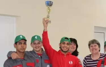 На сайта на гимназия "Стамен Панчев" в Ботевград могат да се видят успехите на учениците й.