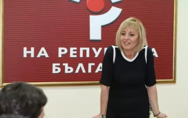 "Истинският мотив е, че машините не ядат кебапчета и не вземат по 50 лв. Свидетелят на неотчитането на подадени гласове, свидетелят на кражбата на вот на българските граждани трябваше да бъде отстранен. Този свидетел са машините, които на тези избори го показаха ясно“, заяви омбудсманът Мая Манолова.