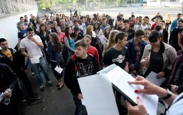 50 000 зрелостници се стягат за матура днес