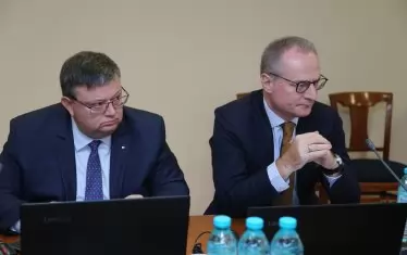 И ЕК, и Съветът на Европа настояват за механизъм за контрол на главния прокурор, който в момента се казва Сотир Цацаров, но на нашите управляващи меракът им е да сложат намордник на шефа на ВКС Лозан Панов.