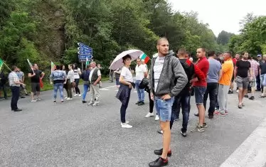  Животновъди от района на Калофер преди дни протестираха, че нямат достъп до високопланински пасища. Проблемите с пасищата, с площите, за които се получават преки субсидии, с разпределението на така наречените "бели петна" не са спирали въпреки периодичните законови промени.