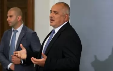 И така, Бойко Борисов отново чу гласа на народа и изпълни народната воля – оряза субсидиите на онези тунеядци, политиците
