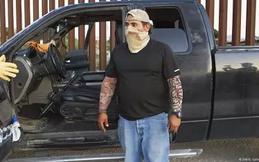  Автоматът винаги му е под ръка - "Чин" отказва да назове истинското си име.