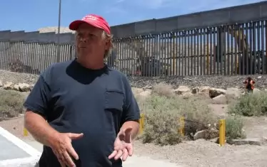  Американецът Джеф Алън е горд, че на неговата земя се изгражда част от граничната стена с Мексико, която да спира потока от нелегални имигранти. 