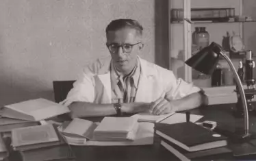 Димитър Димов в кабинета си.