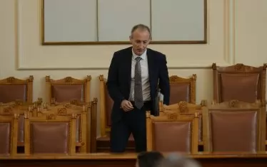 Промените за религията и телефоните в клас преодоляха първо четене