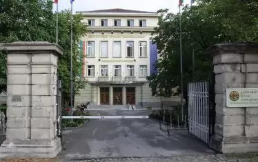 Училищното мляко се превърна в заложник на лобистки интереси