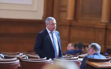 Третото дете трябва да е на държавата - тя да поеме издръжката му, казваше Валери Симеонов, докато беше в кабинета. Времето обаче така и не му стигна да доведе докрай идеите си.