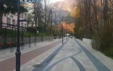  Пешеходната зона на Карлово също бе обновена с пари по програмата. 