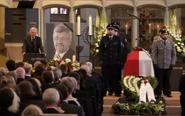 Висшият политик от ХДС Валтер Любке беше смъртоносно прострелян в дома си преди месец. За убийството е арестуван крайнодесен екстремист, който публично е криел пристрастията си.