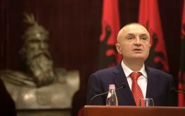 Президентът Илир Мета: "Много е драматична ситуацията в страната... Надявам се да няма много жертви. Нека службите си свършат работата“. 