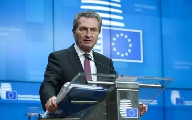  "Проектът за бюджета на ЕС за 2020 г. е последното бюджетно предложение на Комисията „Юнкер“. То има за цел продължаването на подкрепата за приоритетите на ЕС — работните места, растежа, младите хора, изменението на климата, сигурността и солидарността — и подготовката на прехода към следващия бюджетен цикъл", заяви ресорният еврокомисар Гюнтер Йотингер. 