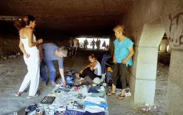 Ако смятате, че е нормално да си купим дрехи от битака, а не от магазина, значи битката е загубена. 