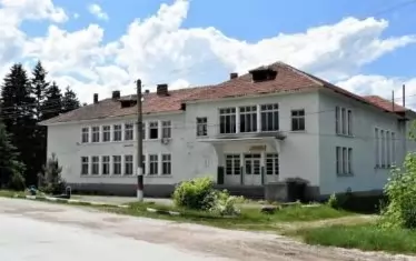 Сградата на читалището в с. Галатин, в която се помещава и изборната секция.