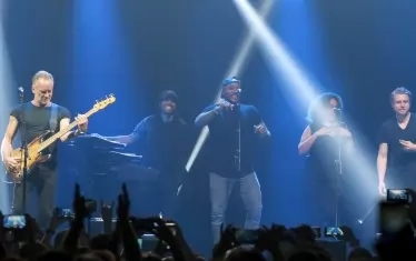 Овации обраха и музикантите на Стинг, които бяха част от екипа от над 100 души, които го съпровождат по време на турнето.